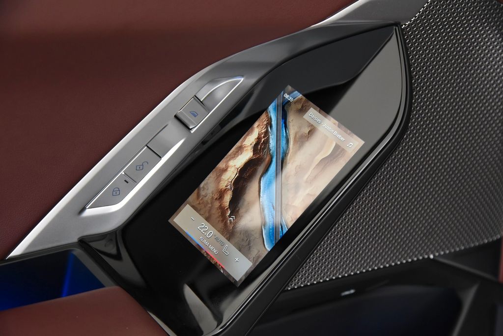 BMW i7 2024