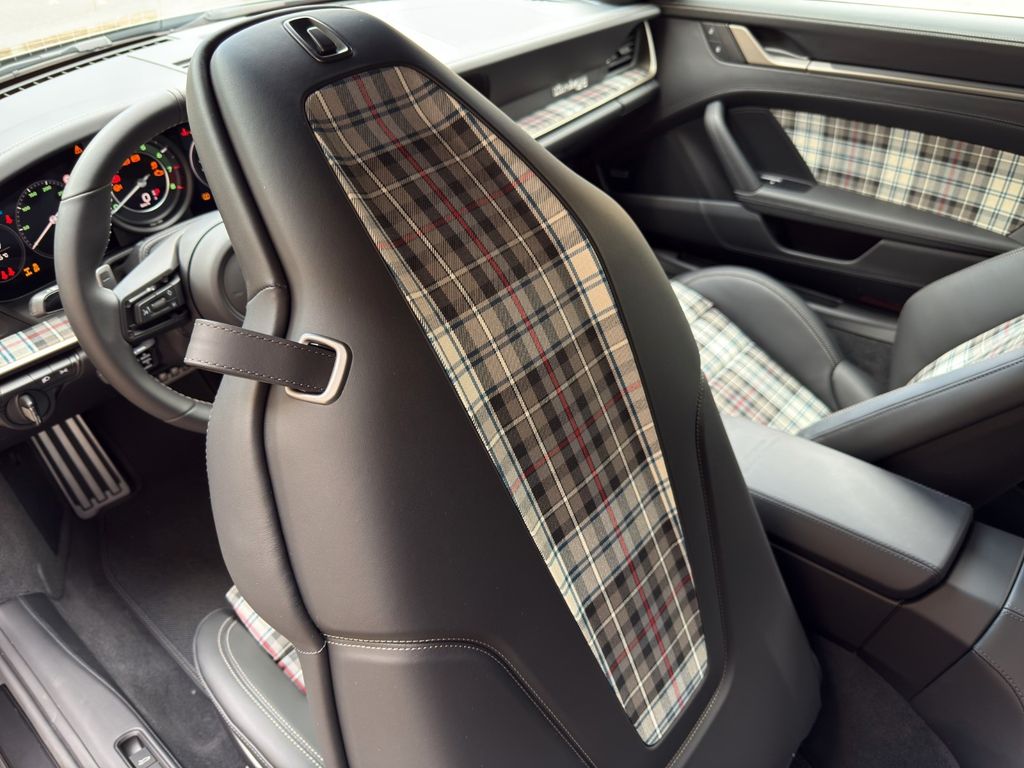 Porsche 992 2025