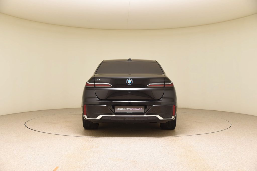 BMW i7 2024