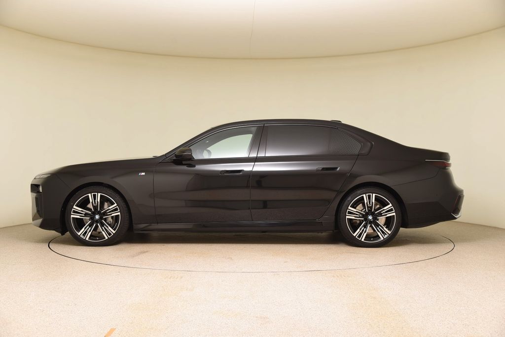 BMW i7 2024