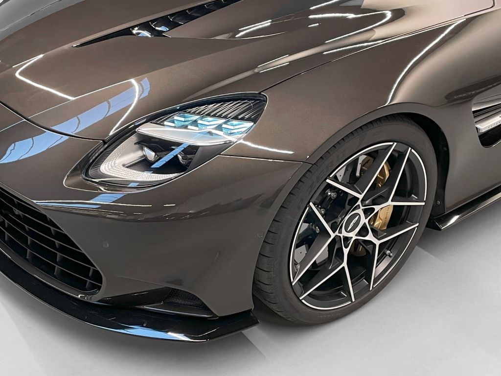 Aston Martin Vanquish 2025