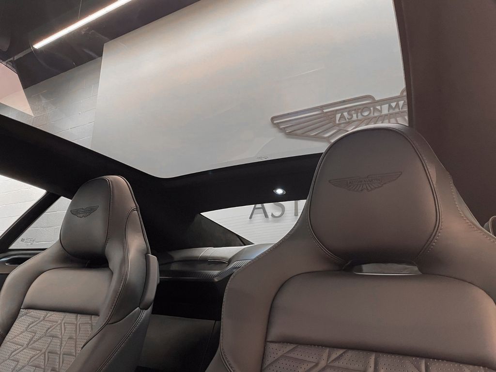 Aston Martin Vanquish 2025