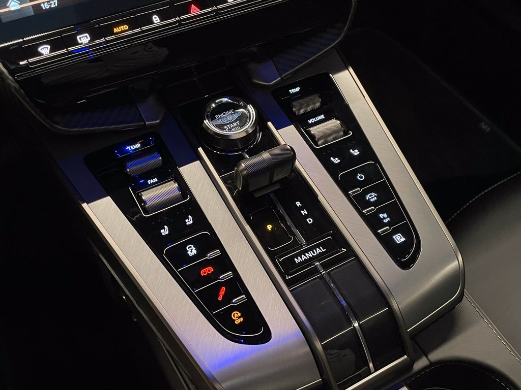 Aston Martin Vanquish 2025