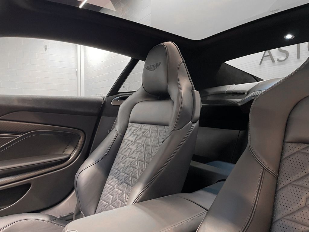 Aston Martin Vanquish 2025