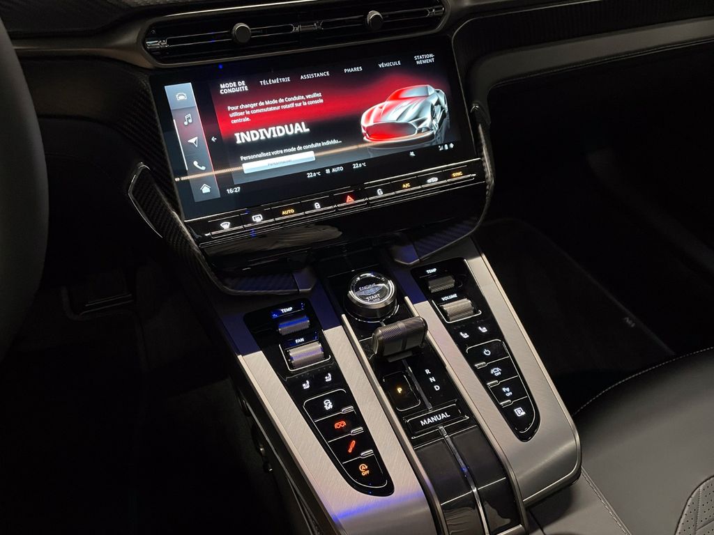 Aston Martin Vanquish 2025