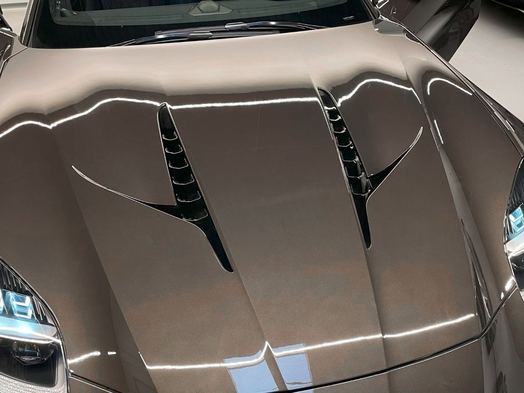 Aston Martin Vanquish 2025