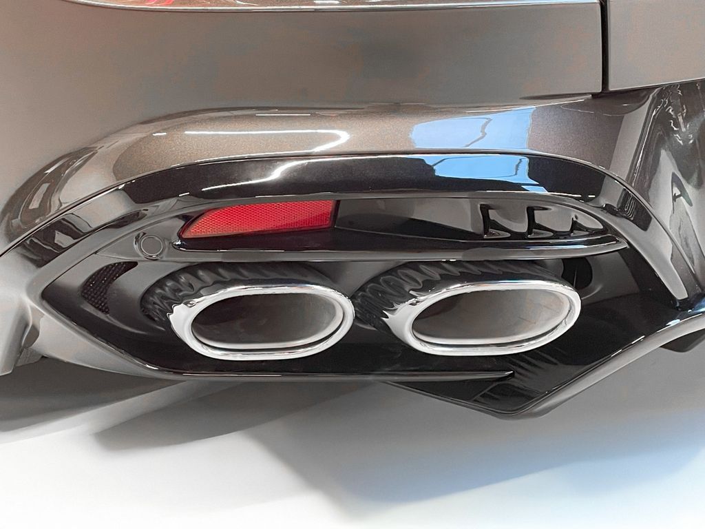 Aston Martin Vanquish 2025