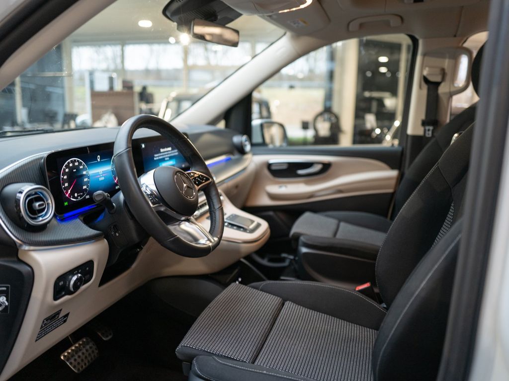 Mercedes-Benz 300 2025