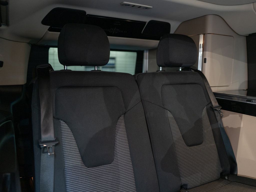 Mercedes-Benz 300 2025