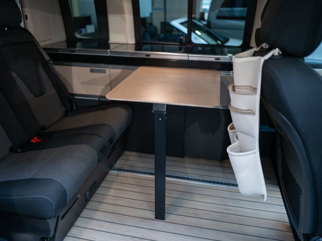 Mercedes-Benz 300 2025