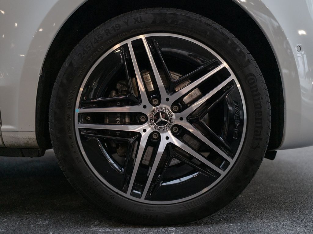 Mercedes-Benz 300 2025