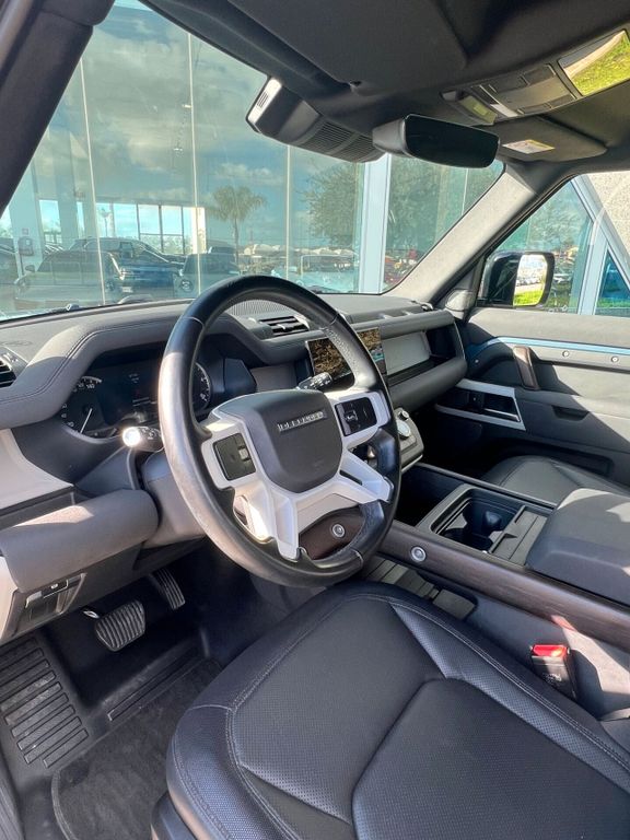 Land Rover Defender 2022