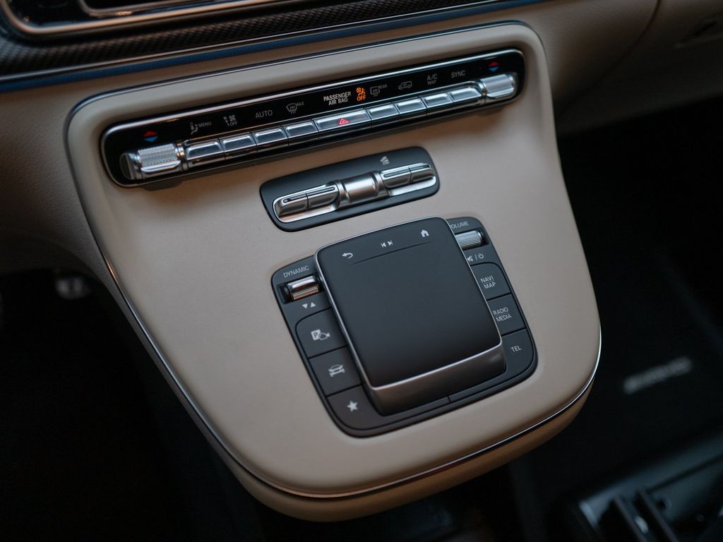Mercedes-Benz 300 2025