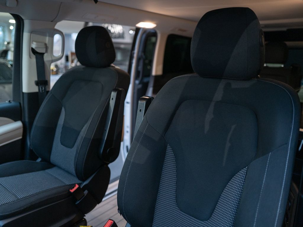 Mercedes-Benz 300 2025