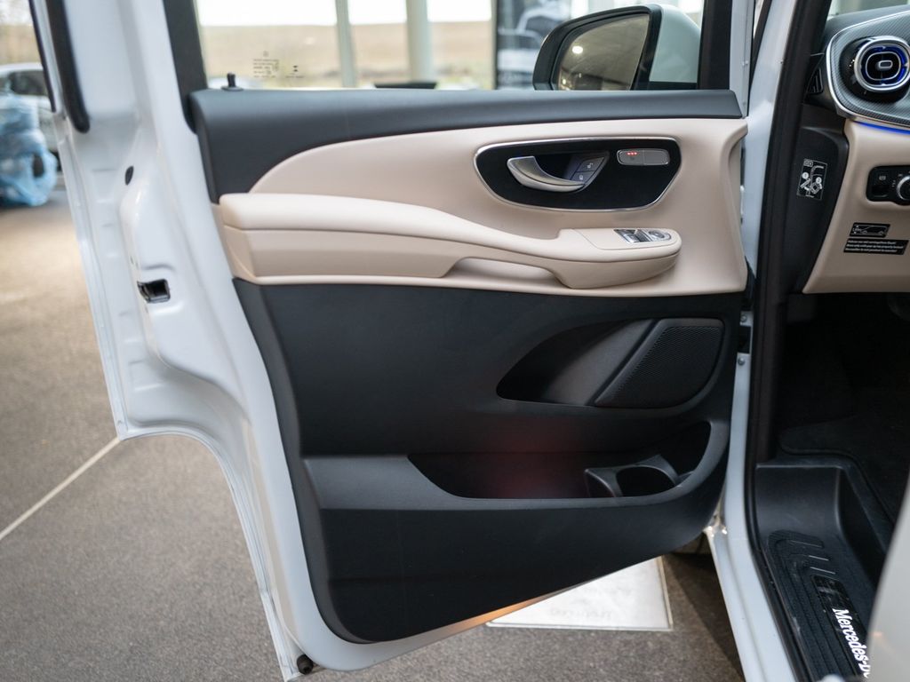 Mercedes-Benz 300 2025