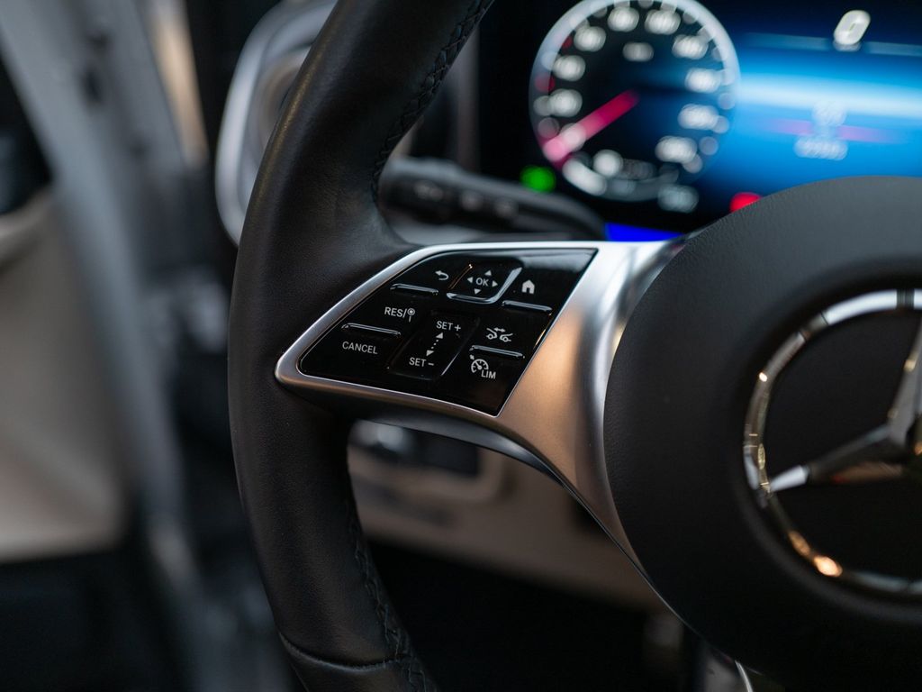 Mercedes-Benz 300 2025