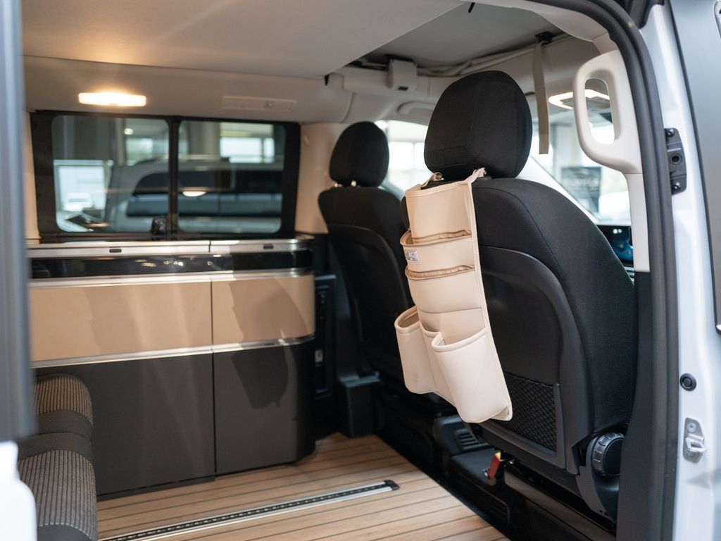 Mercedes-Benz 300 2025