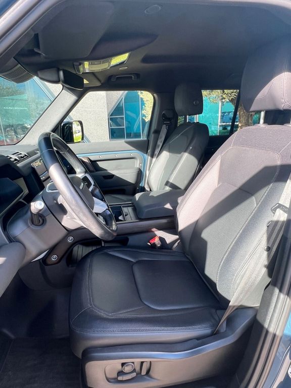 Land Rover Defender 2022