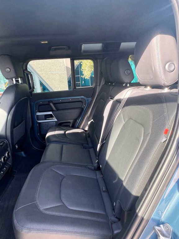 Land Rover Defender 2022