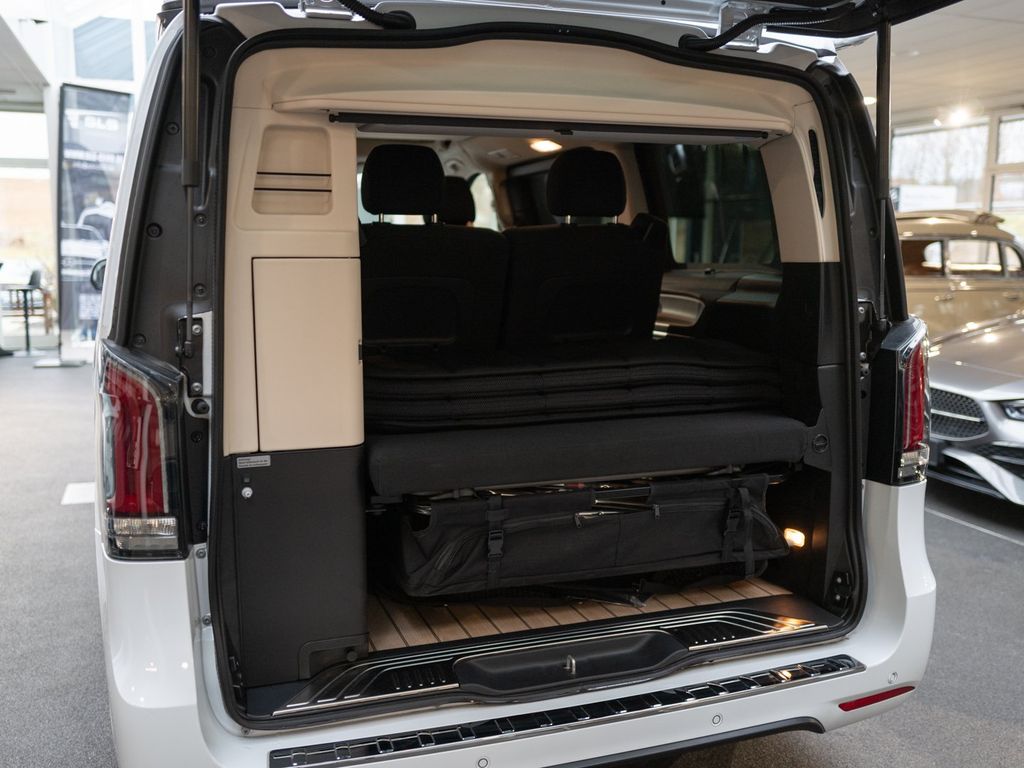 Mercedes-Benz 300 2025