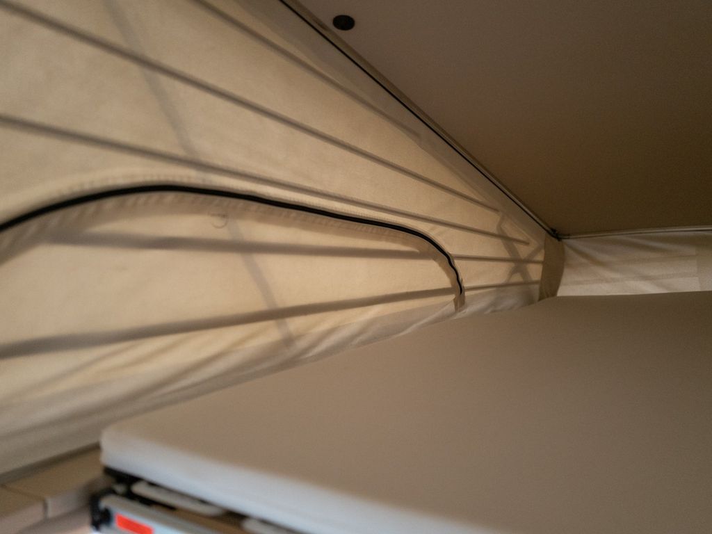 Mercedes-Benz 300 2025