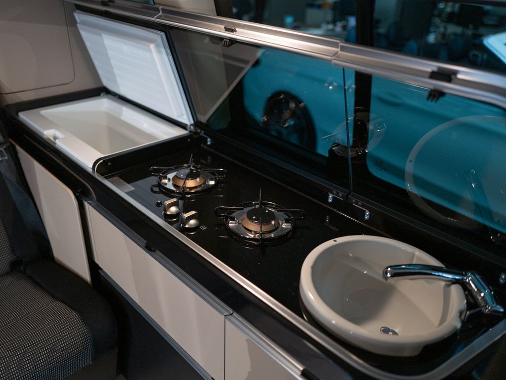 Mercedes-Benz 300 2025