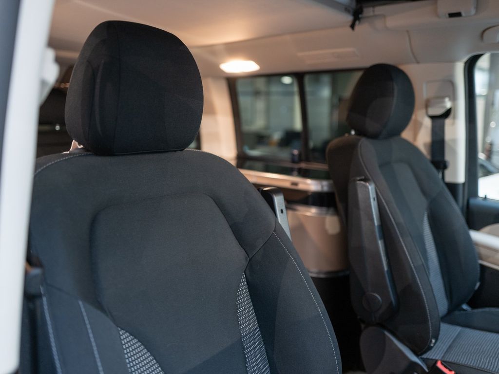 Mercedes-Benz 300 2025