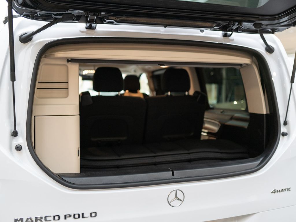 Mercedes-Benz 300 2025