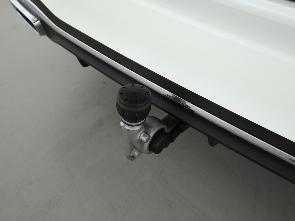 Mercedes-Benz C 300 2025