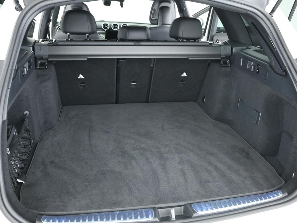 Mercedes-Benz C 300 2025