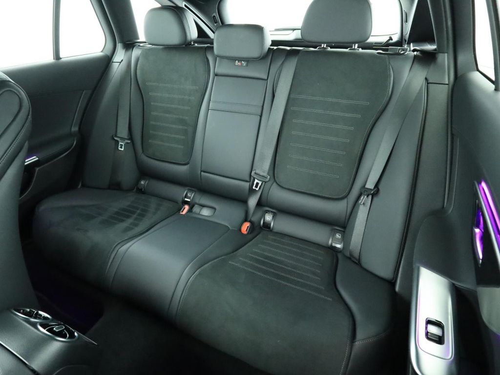 Mercedes-Benz C 300 2025