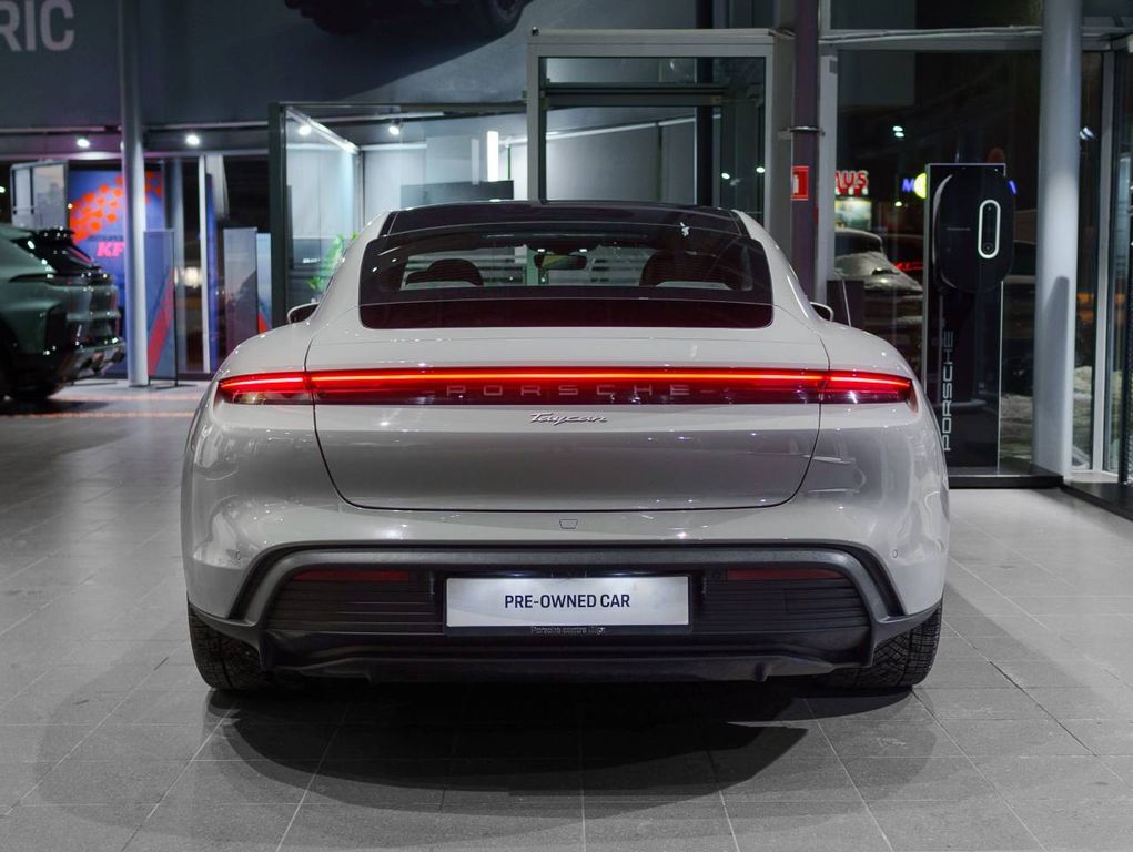 Porsche Taycan 2022