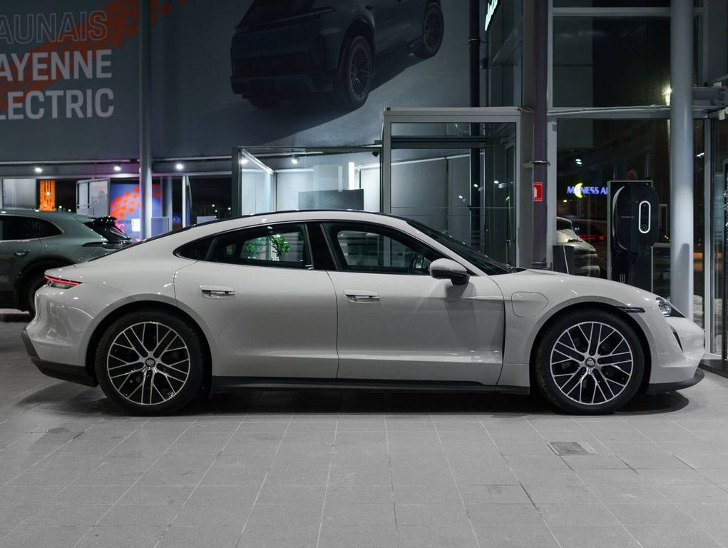 Porsche Taycan 2022