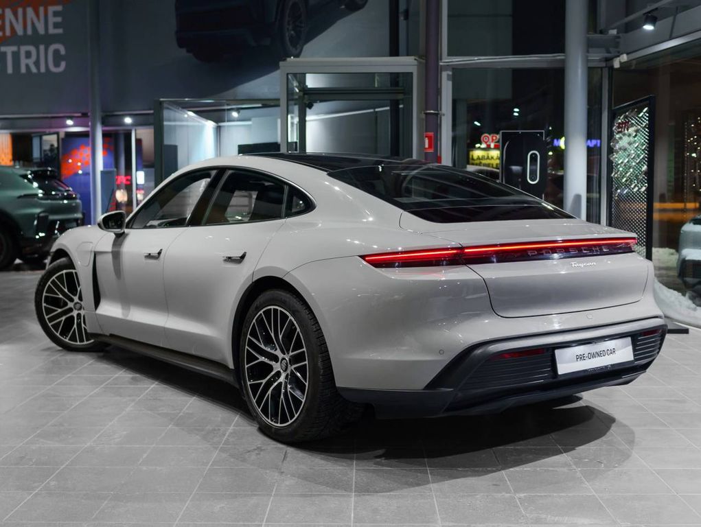 Porsche Taycan 2022