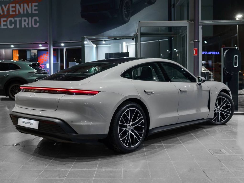 Porsche Taycan 2022