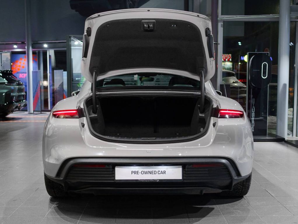 Porsche Taycan 2022