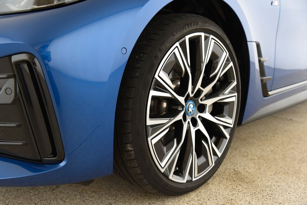 BMW i4 2023