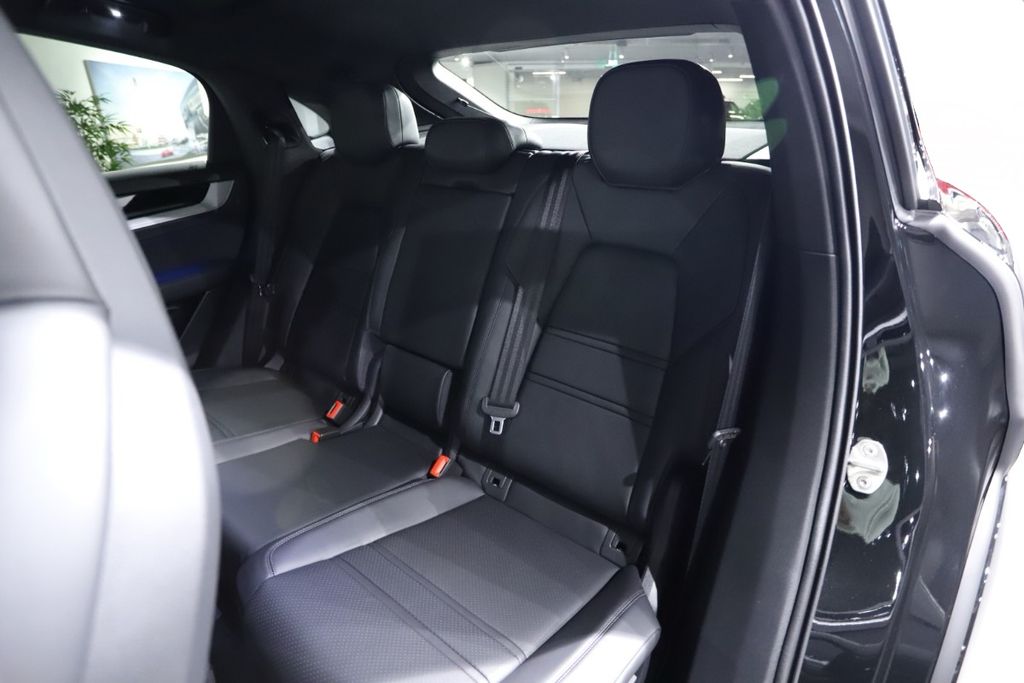 Porsche Cayenne 2025