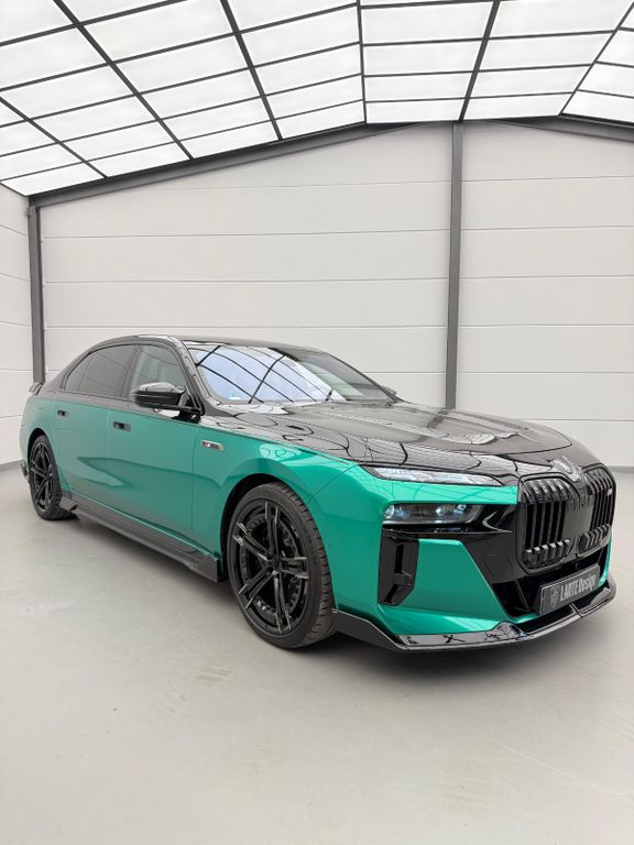 BMW M760 2023