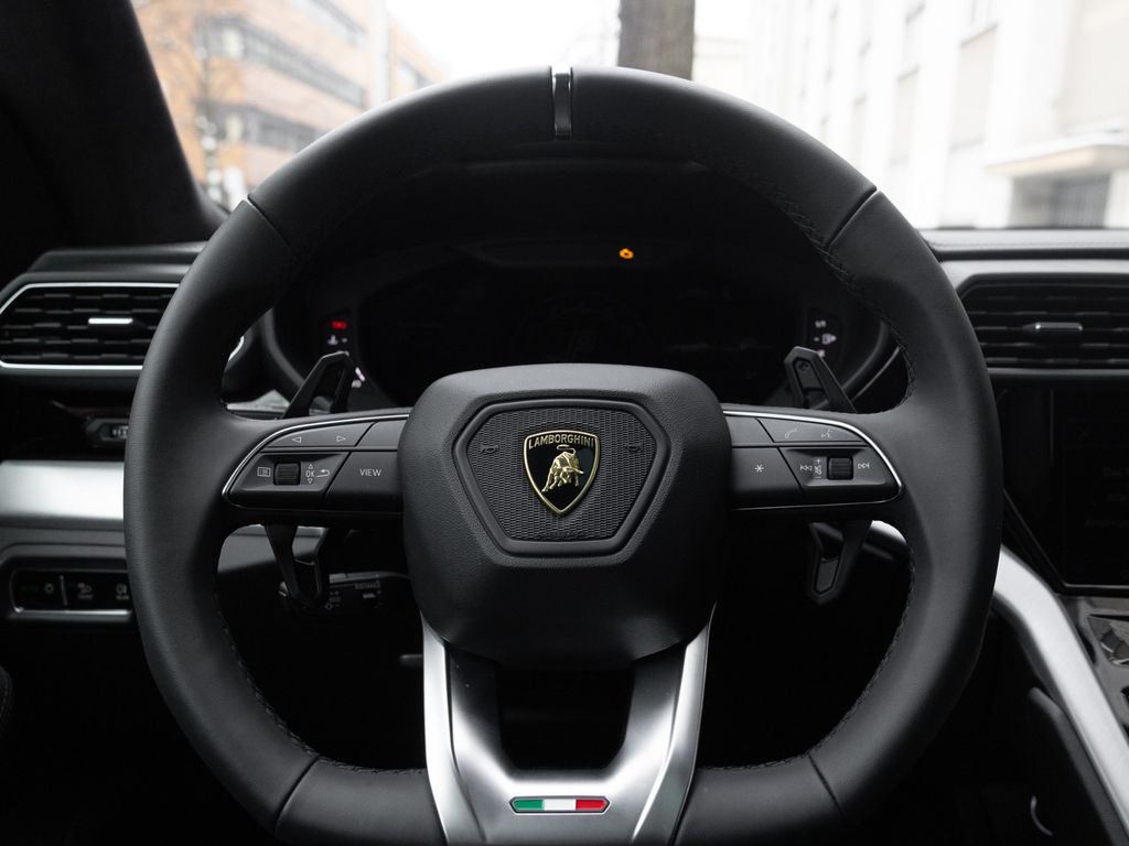 Lamborghini Urus 2025