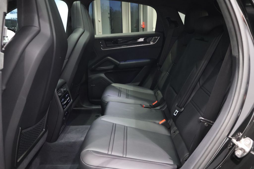 Porsche Cayenne 2025