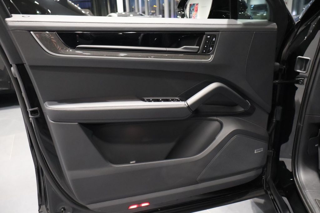 Porsche Cayenne 2025