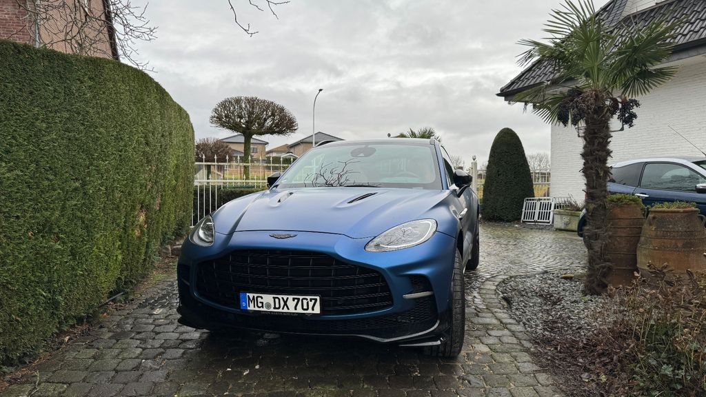 Aston Martin DBX 2023