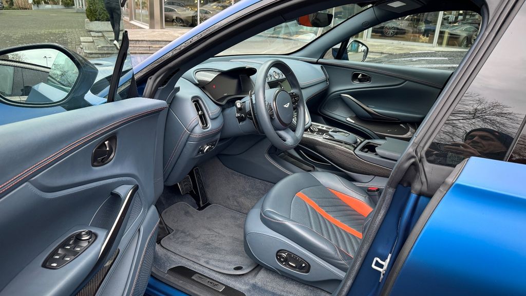 Aston Martin DBX 2023