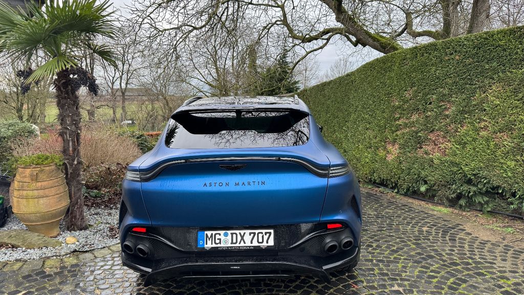 Aston Martin DBX 2023