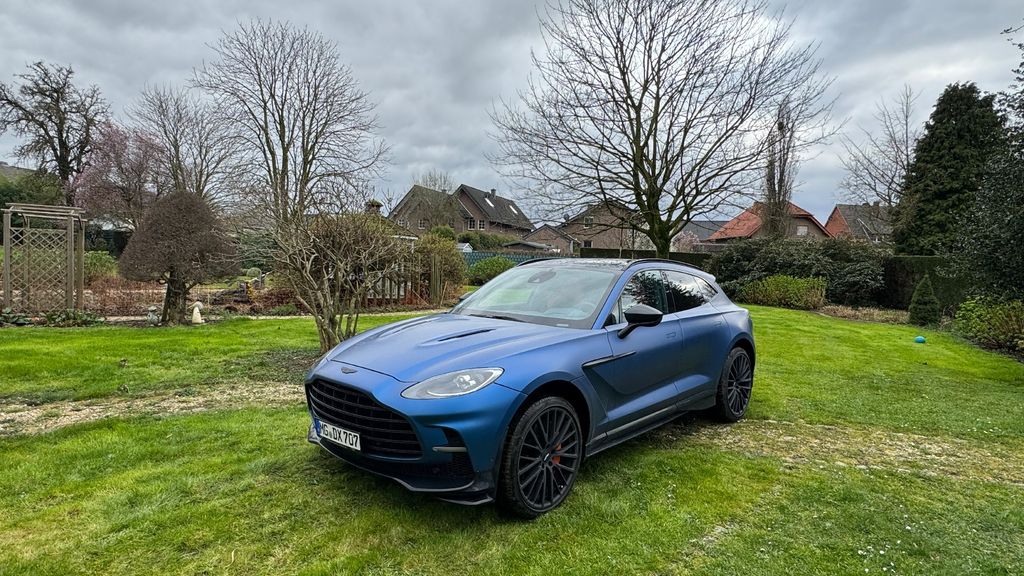 Aston Martin DBX 2023