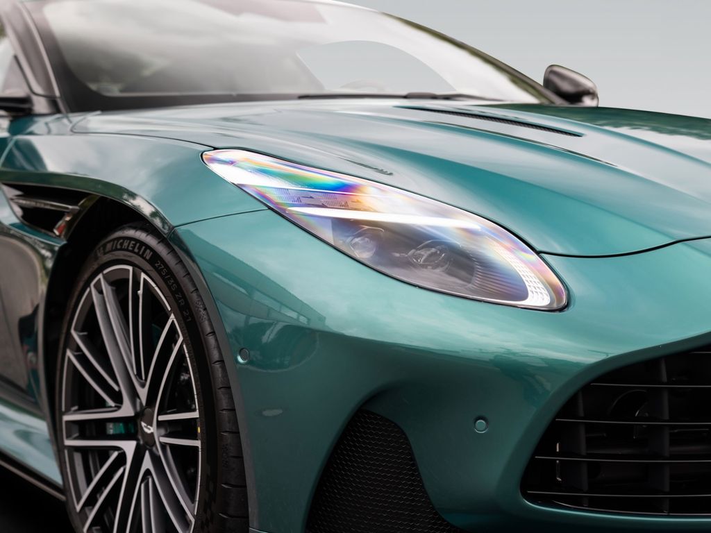 Aston Martin DB12 2025