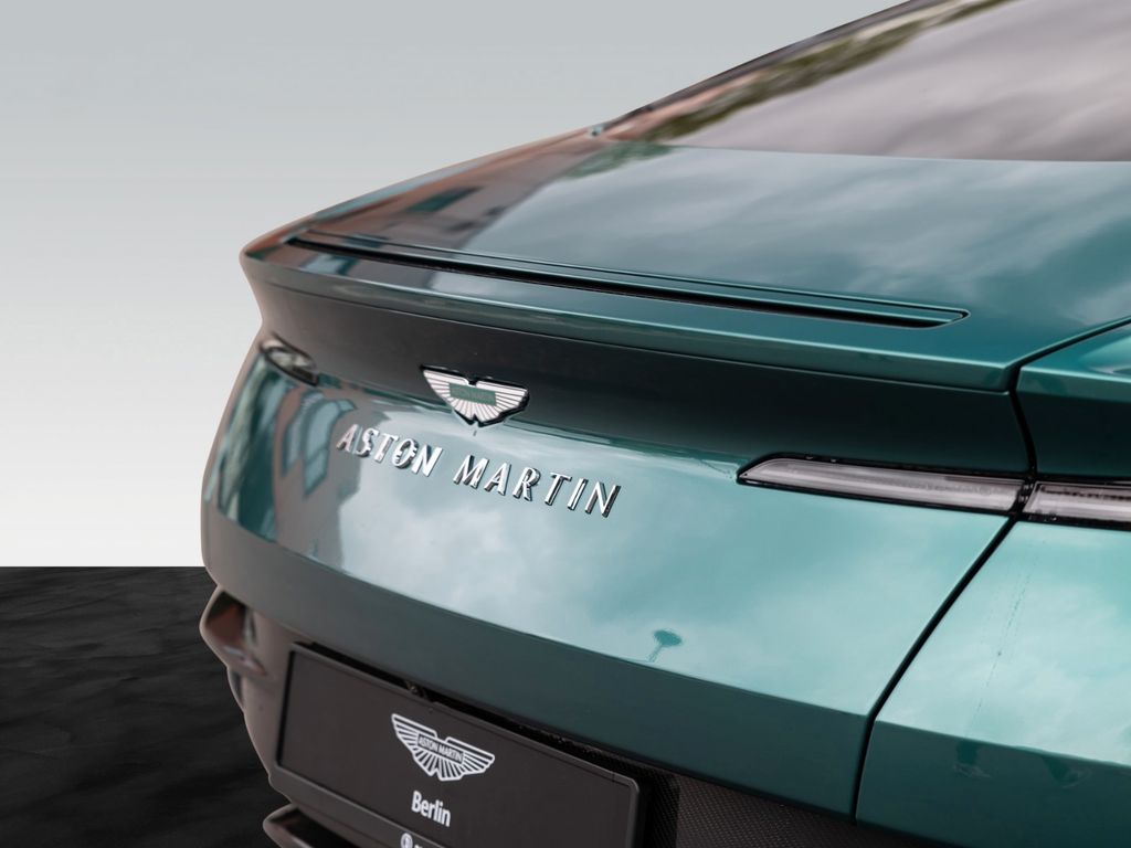 Aston Martin DB12 2025