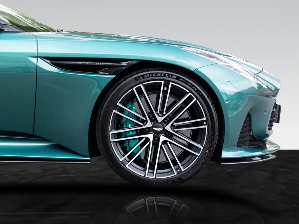 Aston Martin DB12 2025