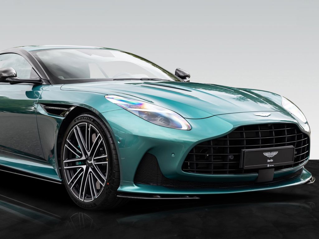 Aston Martin DB12 2025